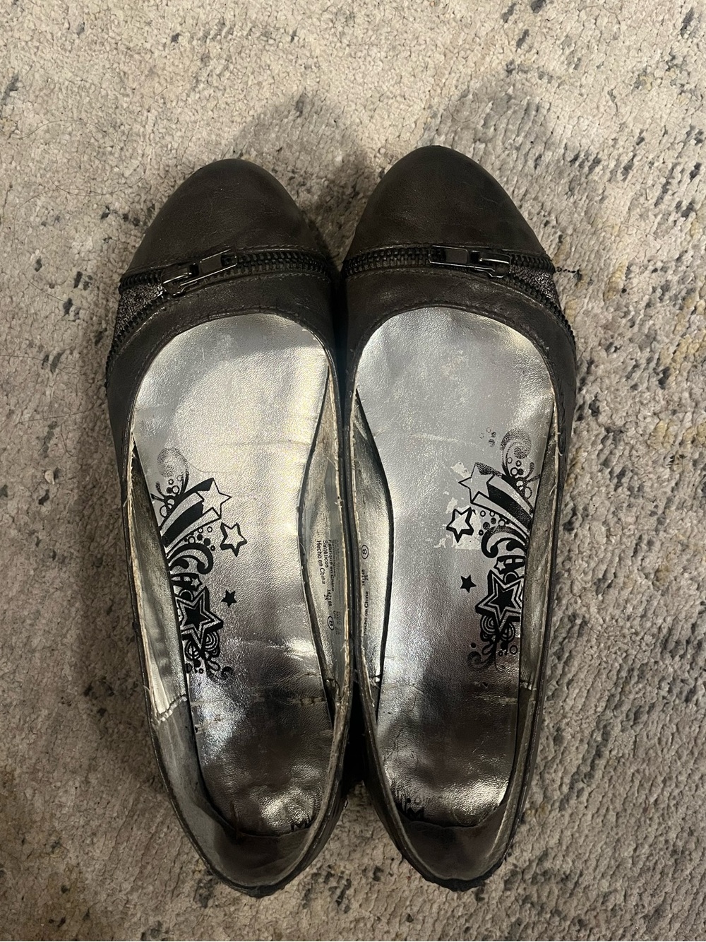 Brash zipper flats